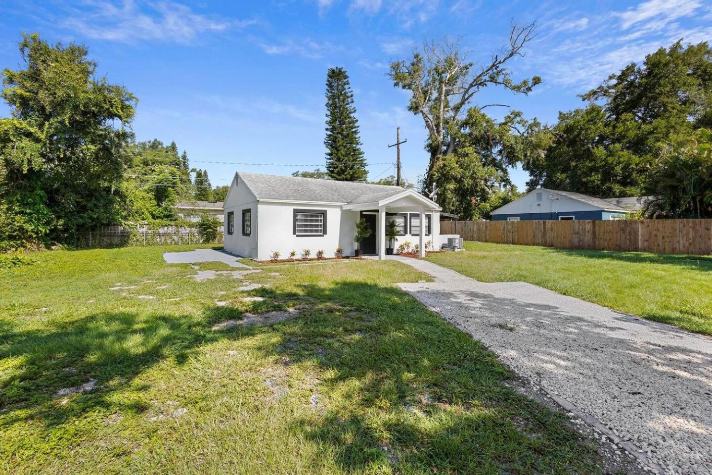 Holiday home 2Br Disney Stay Patio Pet Friendly 6 Beds!