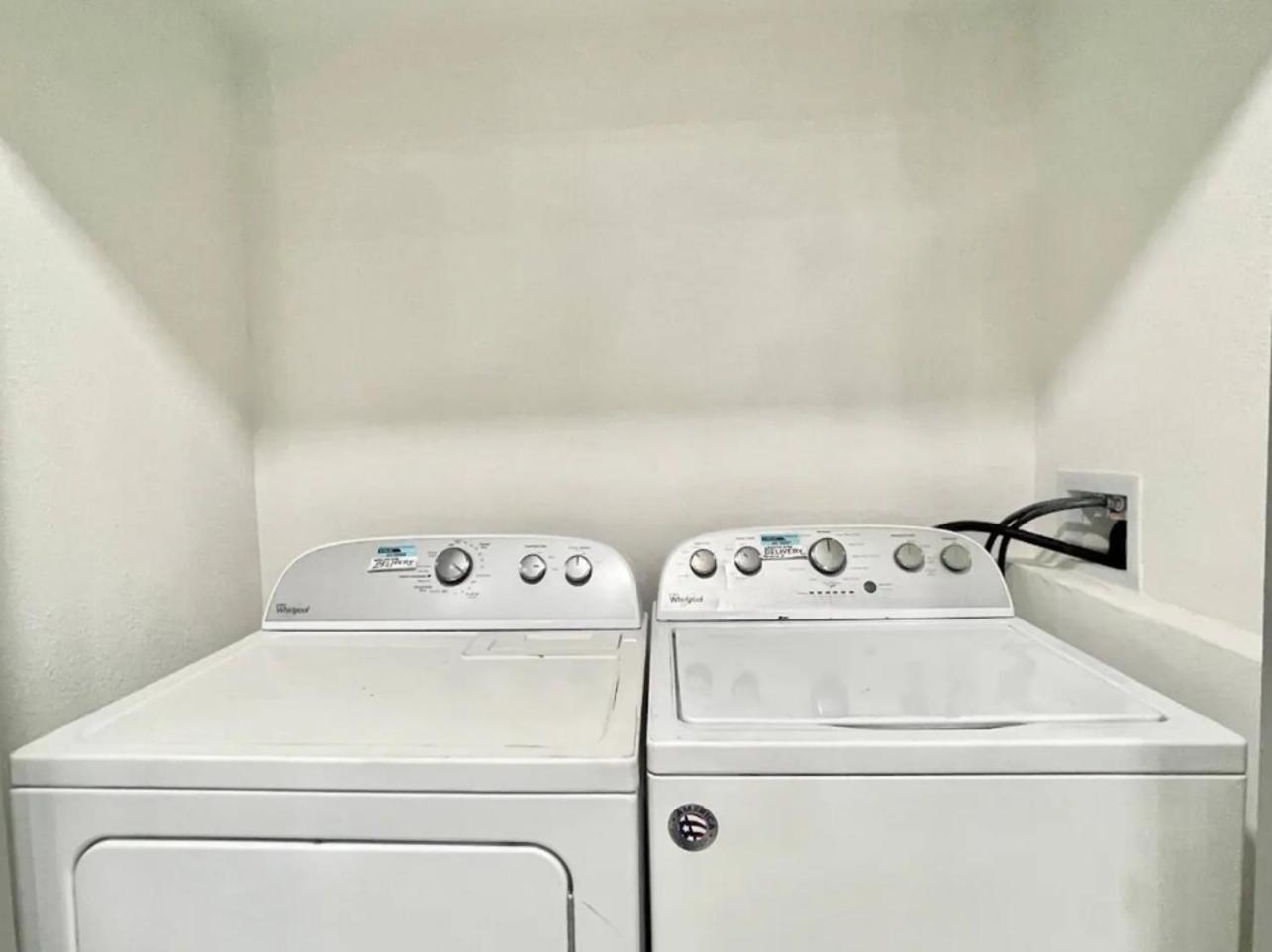1Br Sleeps 4 Wfh Friendly Walkable Spot! *
