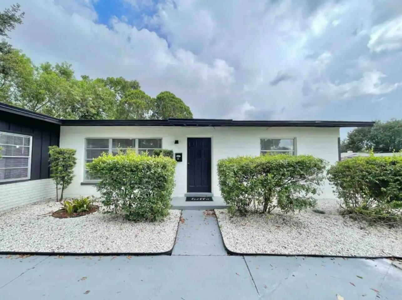 Holiday home 1Br Sleeps 4 Wfh Friendly Walkable Spot!