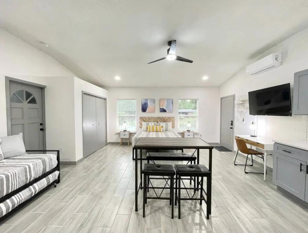 1Br Sleeps 4 Wfh Friendly Walkable Spot!