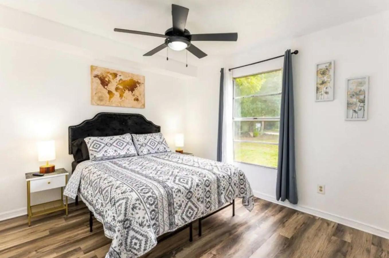 2Br Retreat Fast Wifi, Pool, Disney Close! Holiday home *