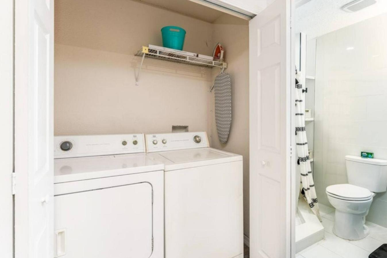 2Br Retreat Fast Wifi, Pool, Disney Close! Holiday home Orlando