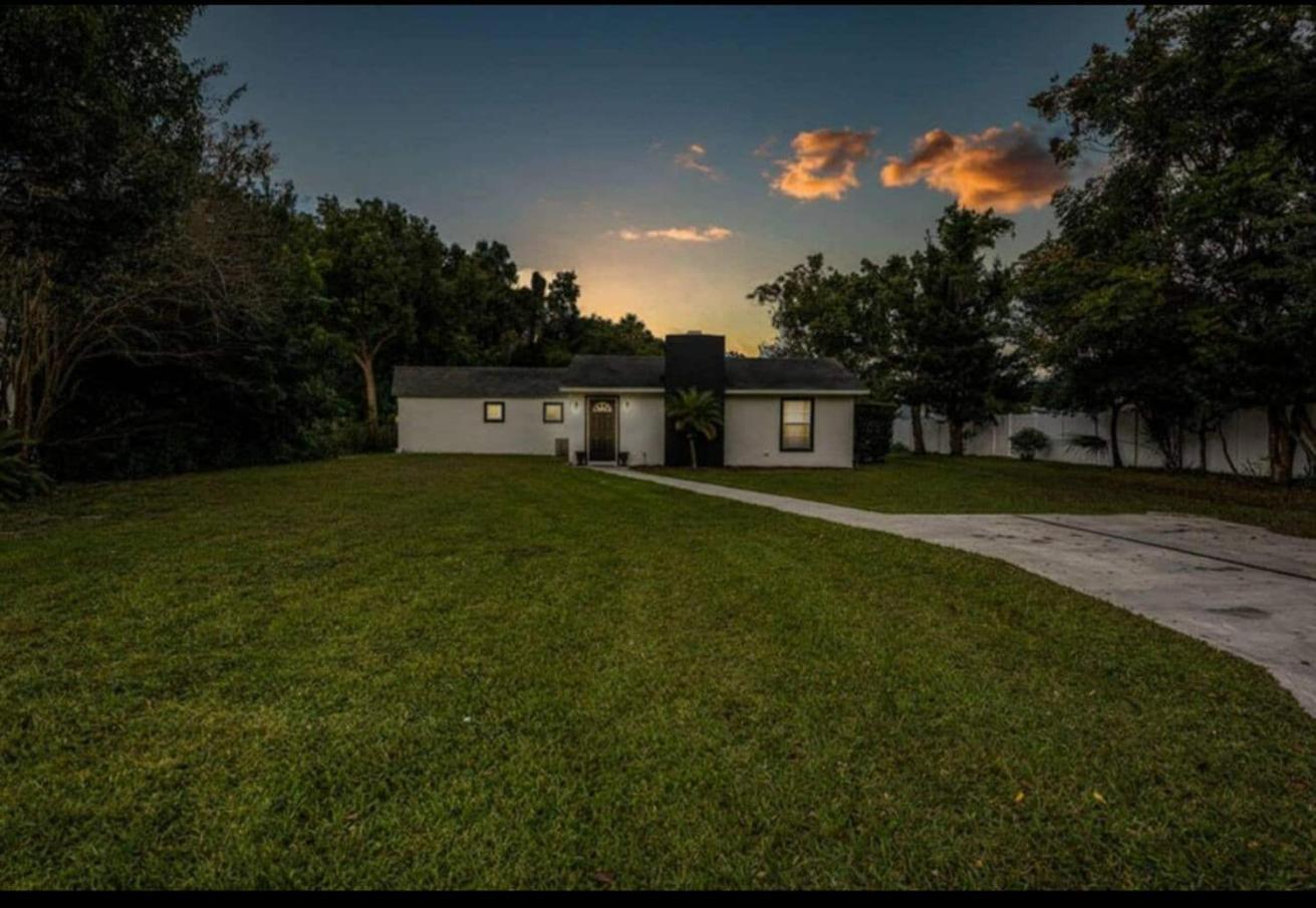 2Br Retreat Fast Wifi, Pool, Disney Close!