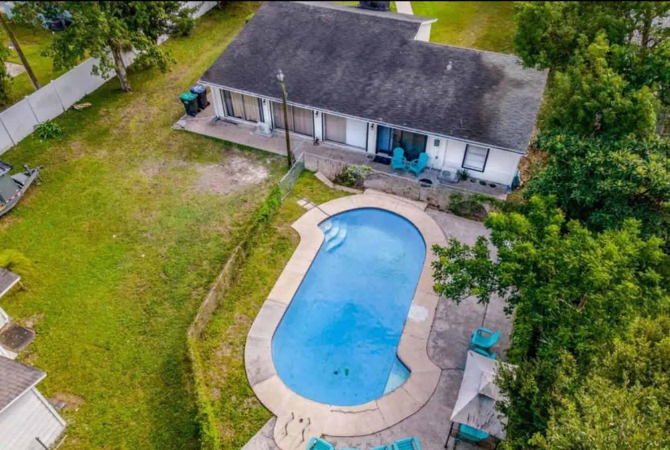 2Br Retreat Fast Wifi, Pool, Disney Close! *