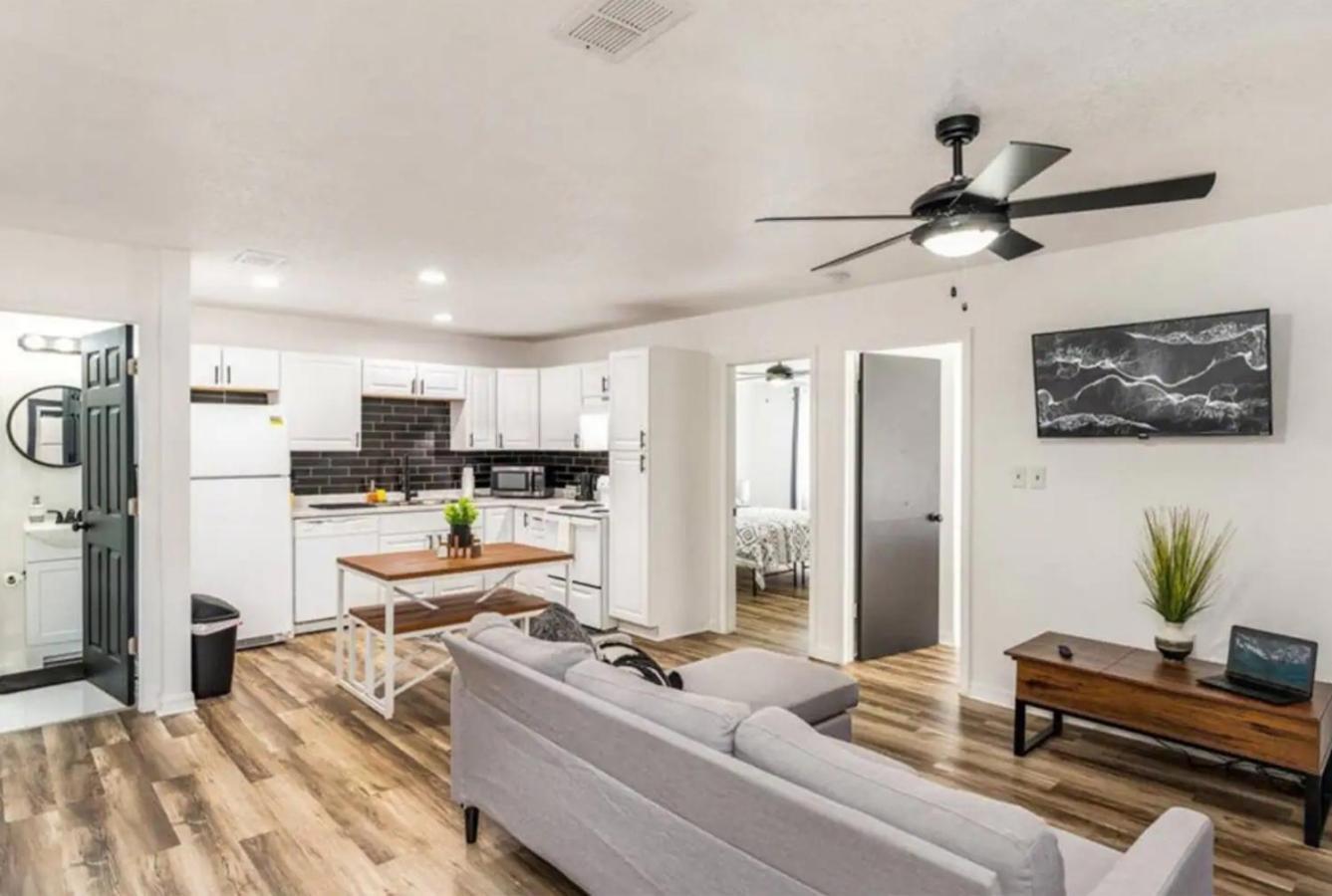 Holiday home 2Br Retreat Fast Wifi, Pool, Disney Close! *