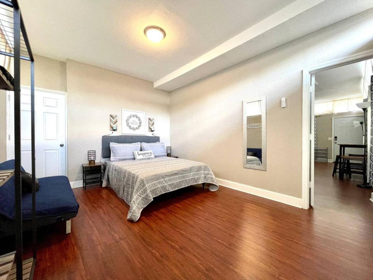 Holiday home 6Br Near Downtown Pets Ok Fast Wifi! *