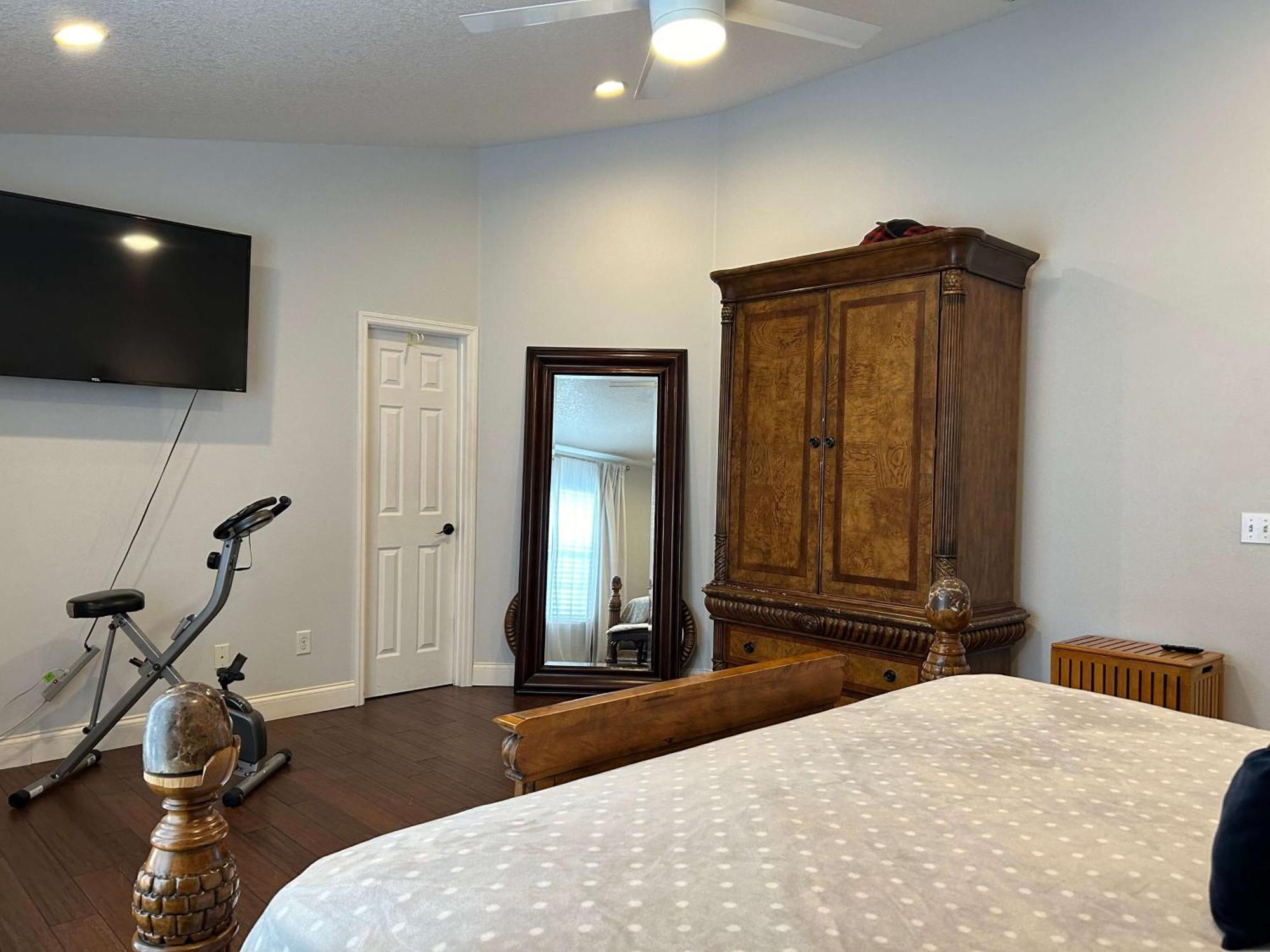 Spacious Craftsman House Sleeps 8 * Orlando