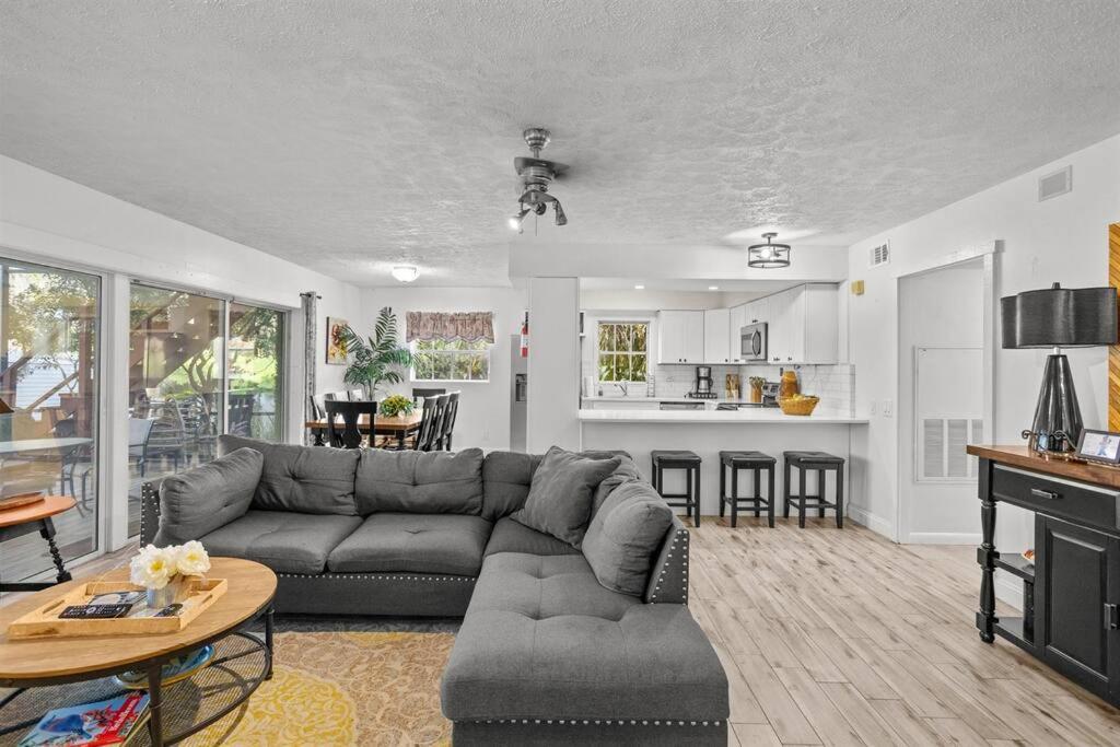 4 Rooms, Lake, Pool, Hot Tub, Putt-putt Holiday home Orlando
