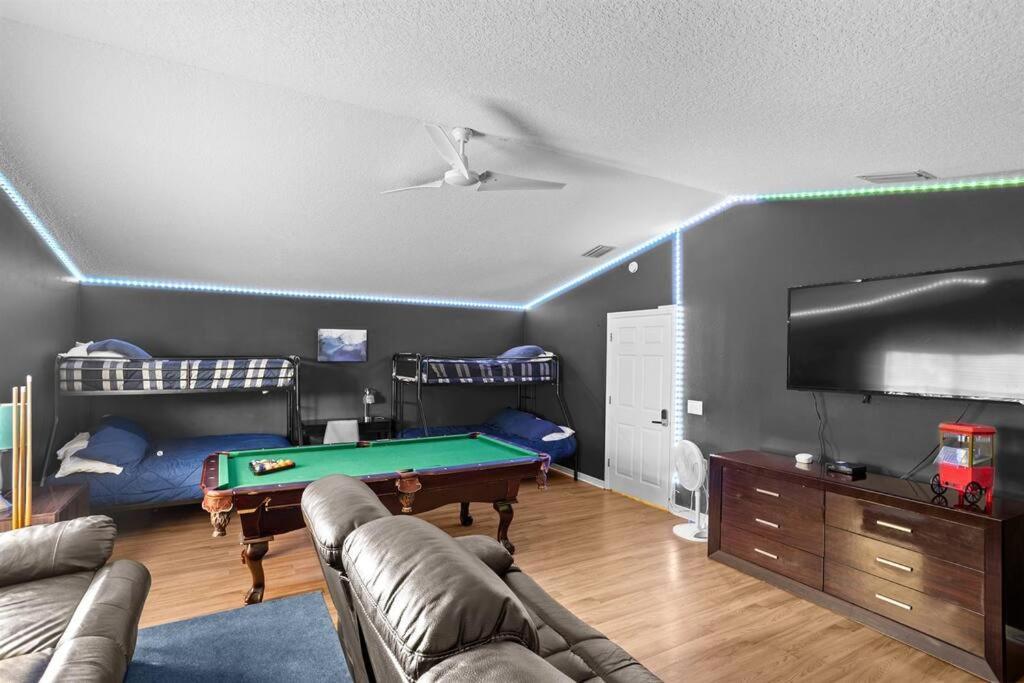 Holiday home 4 Rooms, Lake, Pool, Hot Tub, Putt-putt *