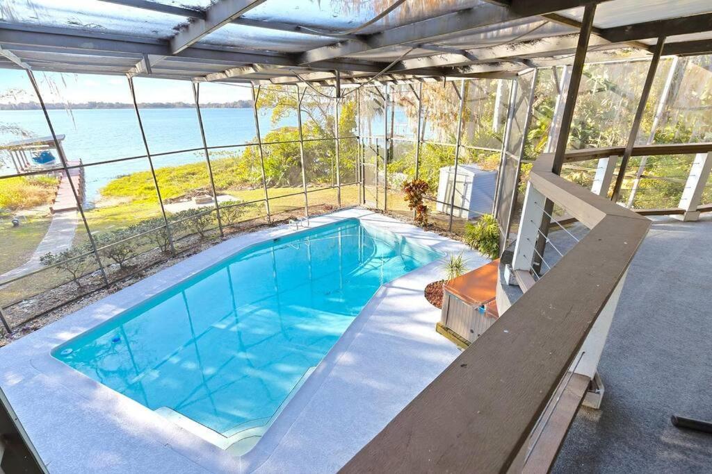 4 Rooms, Lake, Pool, Hot Tub, Putt-putt Holiday home Orlando