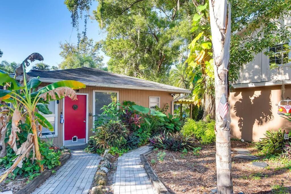 4 Rooms, Lake, Pool, Hot Tub, Putt-putt Holiday home
