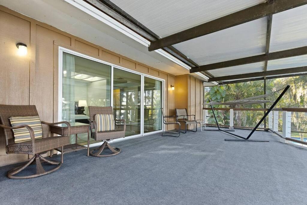 4 Rooms, Lake, Pool, Hot Tub, Putt-putt Holiday home