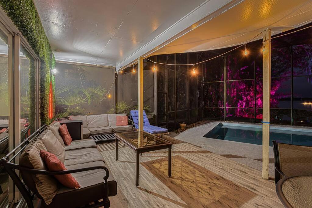 4 Rooms, Lake, Pool, Hot Tub, Putt-putt Holiday home *
