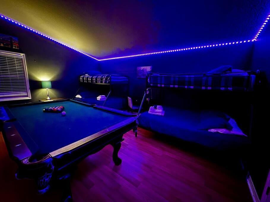 4 Rooms, Lake, Pool, Hot Tub, Putt-putt Holiday home