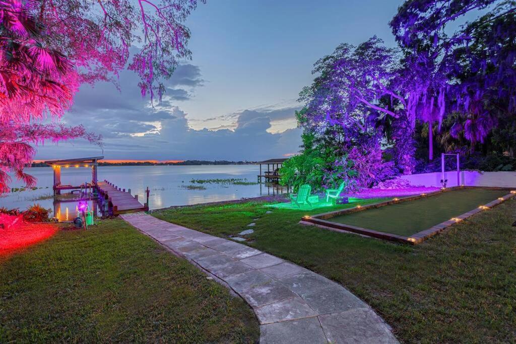 4 Rooms, Lake, Pool, Hot Tub, Putt-putt Holiday home
