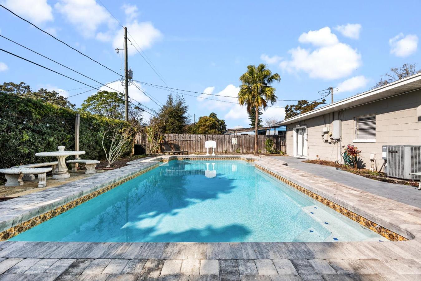 Holiday home Airport Vacation Pet Friendly