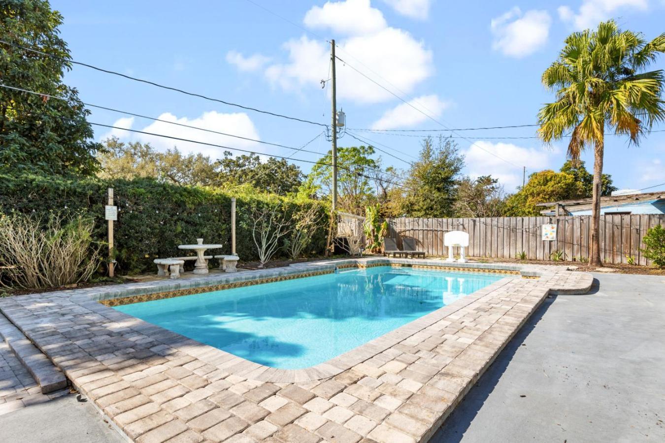 Airport Vacation Pet Friendly Holiday home