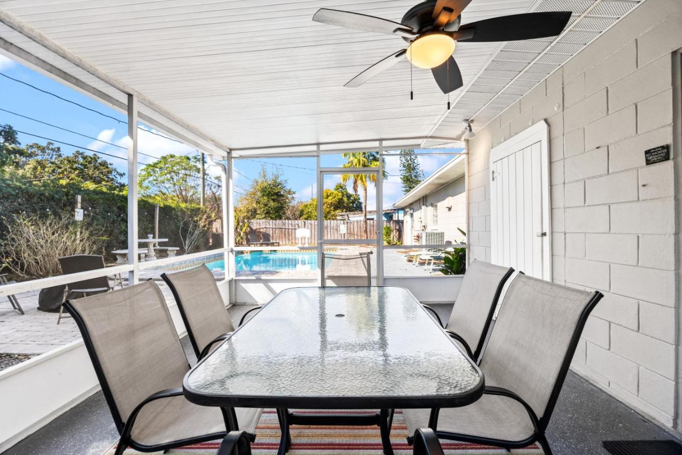 Airport Vacation Pet Friendly Holiday home