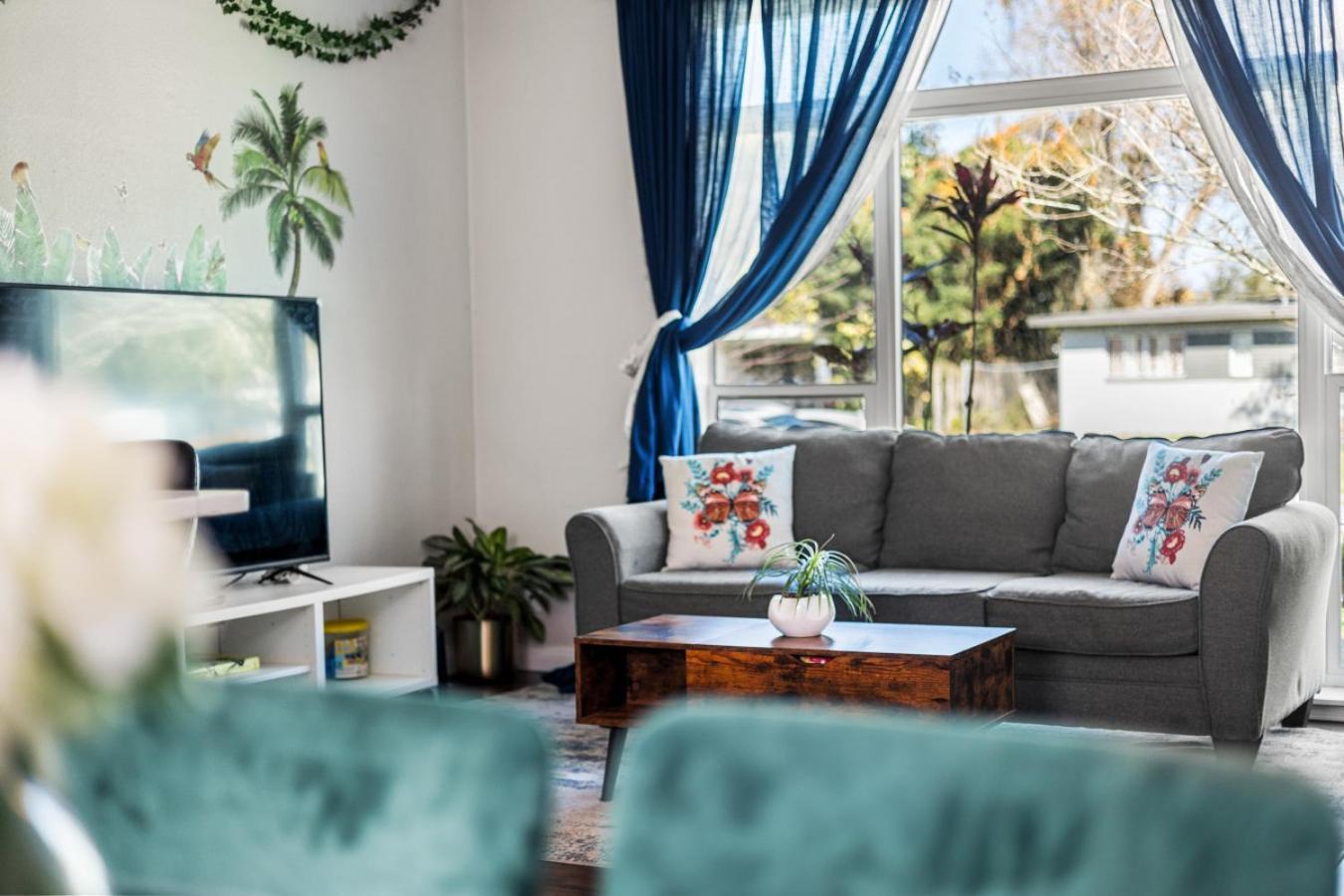 Airport Vacation Pet Friendly Holiday home *