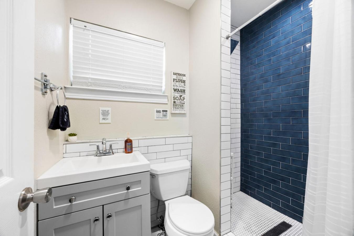 Holiday home Airport Vacation Pet Friendly