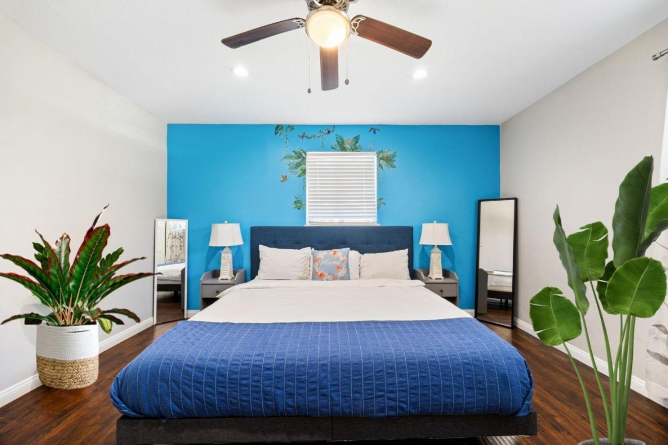 Holiday home Airport Vacation Pet Friendly
