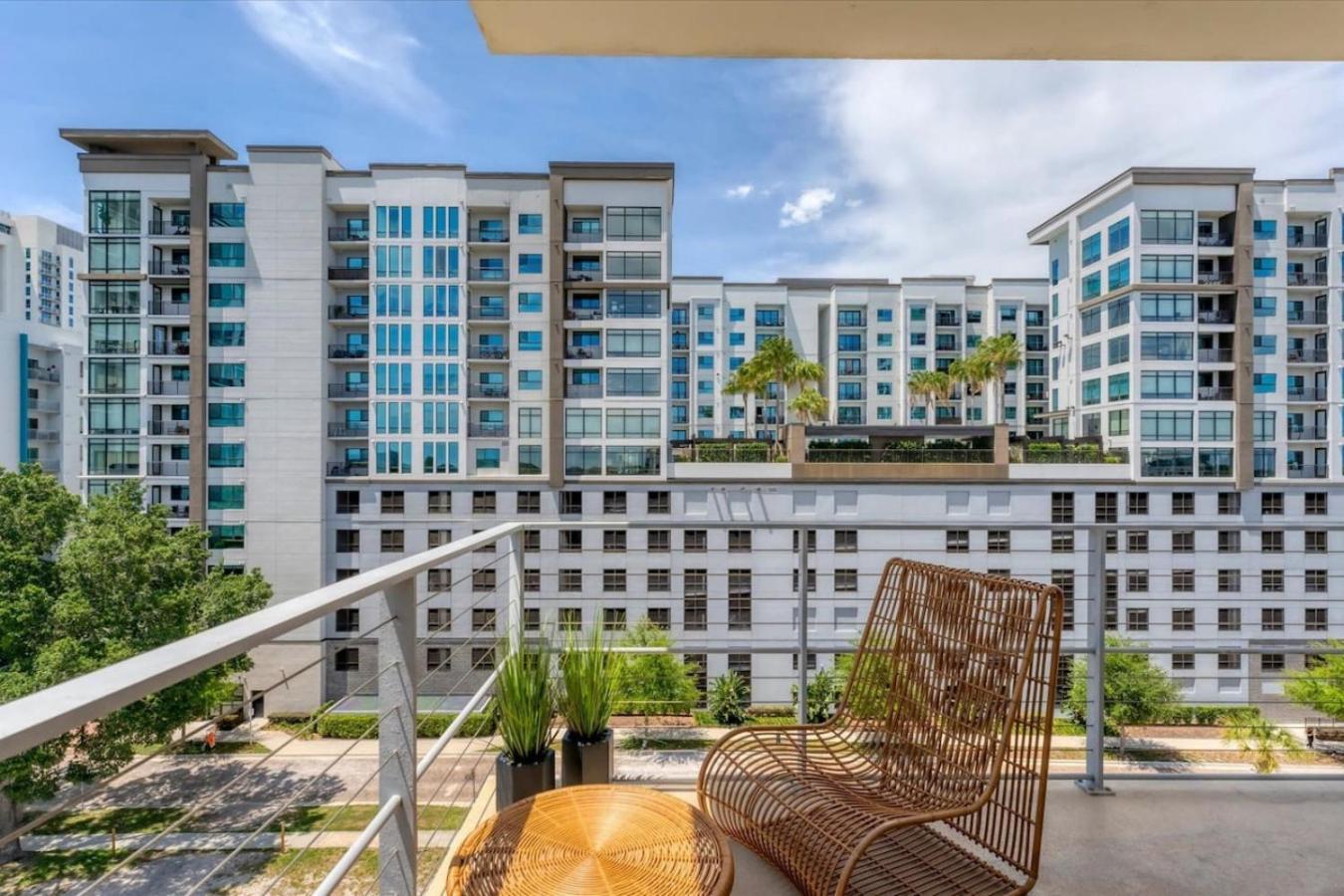 Beautiful Downtown 1 Bed 1 Bath Holiday home