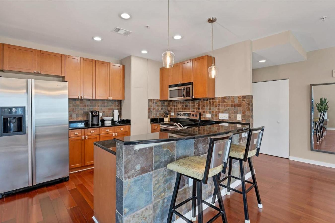 Beautiful Downtown 1 Bed 1 Bath Holiday home