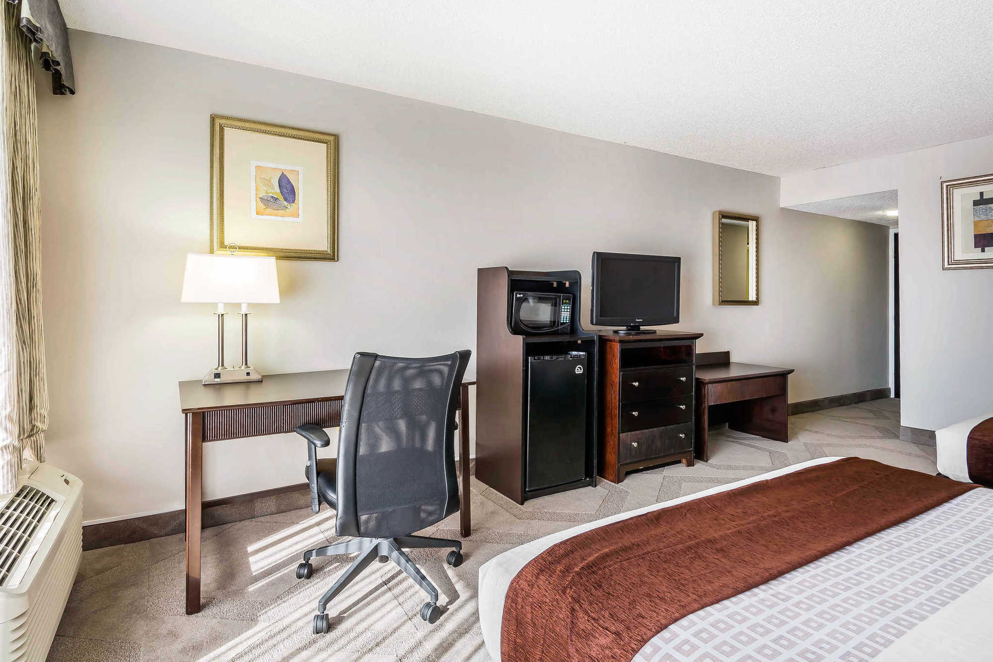 Hotel Clarion International Airport 3*