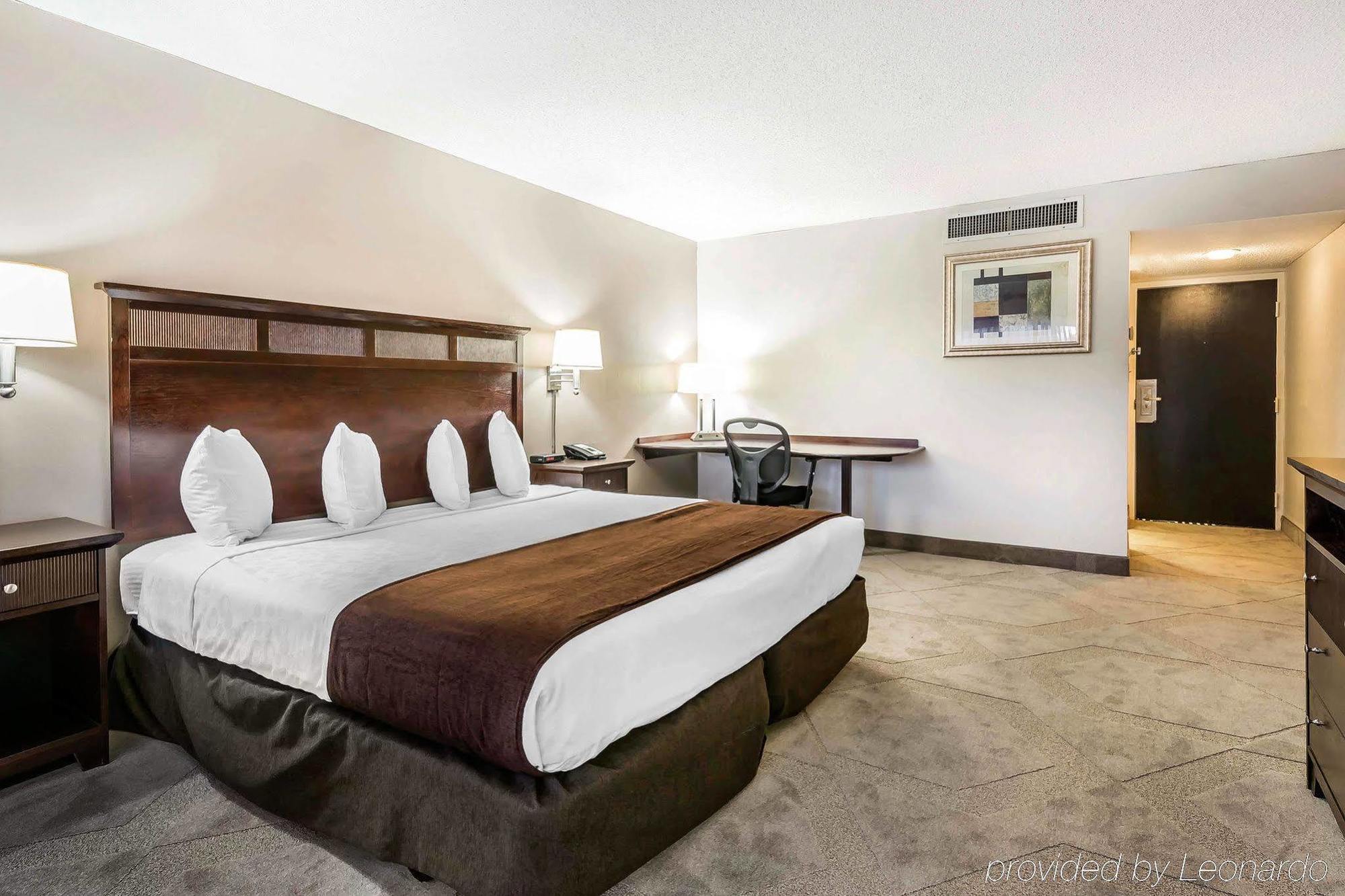 Clarion International Airport Hotel 3*