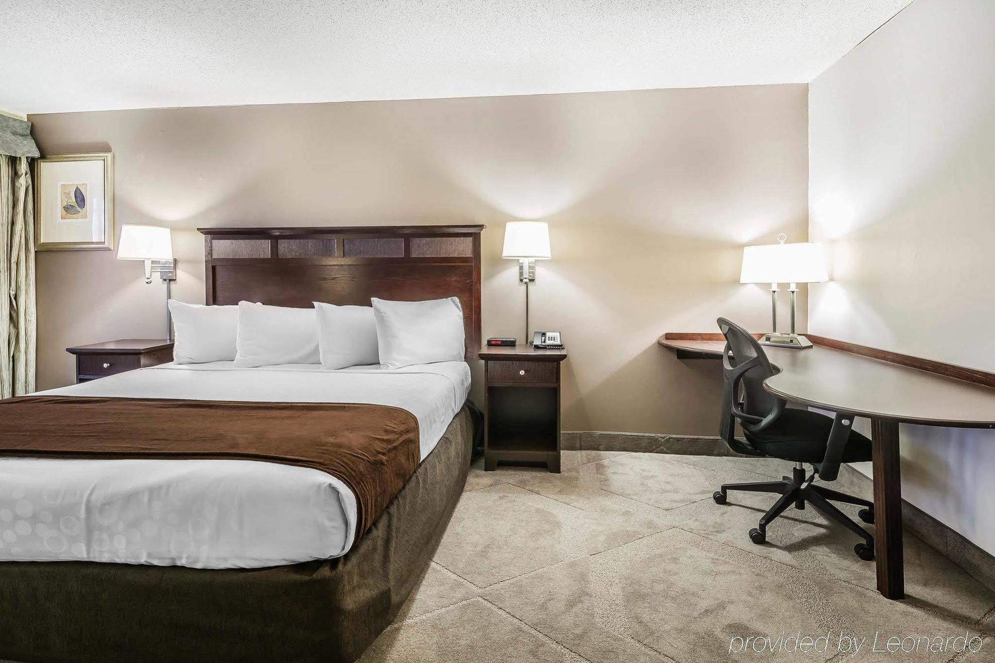 Hotel Clarion International Airport 3*