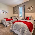 Pleasant Home With Lake View And Themed Bedroom