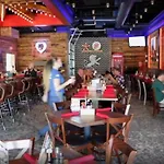 Mickeys Getaway - Custom 8Br Luxurious Retreat Pool Hot Tub Theater Rm Gym! Outdoor Kitchen 2 Miles To Disney