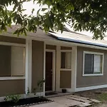 Spacious Home, Close To Attractions, Sleeps 4
