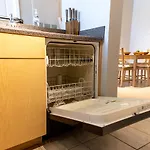 Luxurious 2-Bed Suite W/Lake View And Amenities