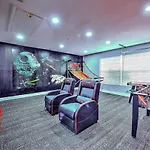 Private Pool, Game Room, Near Disney And Universal!!