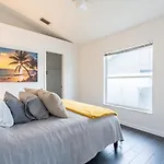 East Orlando Getaway - 3Br/2Bth - *Pool *Parking