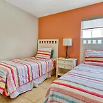 Star Lake Oasis - 4 Bed Family Pool Home