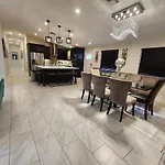 The Villa Orlando@College Park. Sleeps16