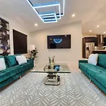 The Villa Orlando@College Park. Sleeps16