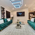 The Villa Orlando@College Park. Sleeps16