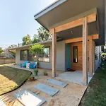 Stunning Modern Home In Hip Enclave Near Dt