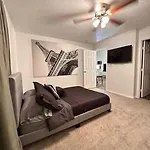 Big Pool Heater,No Laundry! Huge Yard,5 Bedroom,3 Bath Free Wifi, Close To Disney, Walmart,Stores All Restaurants Few Minutes From The House