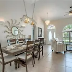 Stunning 5 Bedroom Pool Home Hot Tub 10 Mins To Disney