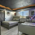 Themed Luxury 6Br Getaway With Resort Amenities