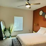 Complete Vibrant Apartment 10 Min To Parks Pet-Friendly Resort-Style Amenities