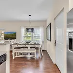 4 Bedrooms - 3 Bathrooms - Lucaya Village 15-101