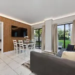 2 Suites Ground Floor Apartment Near Inter. Dr