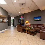 2 Suites Ground Floor Apartment Near Inter. Dr