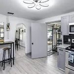 3Br Retreat Office Pets Near Airport