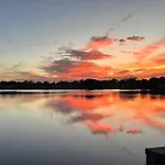 Luxurious Waterfront Retreat 4Br 3Ba With Pool & Bbq